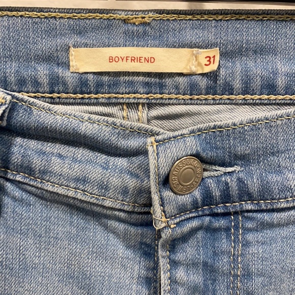 Distressed Levi’s Boyfriend Jeans - Picture 5 of 5